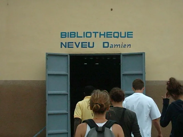 Une bibliothèque pour le collège Banikanni